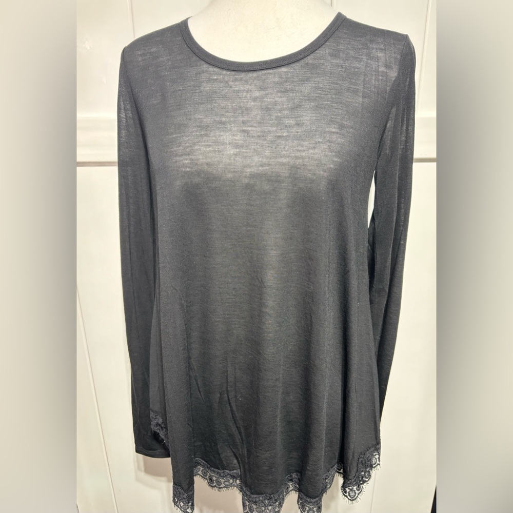 NWT Mystree black light weight long sleeve shirt